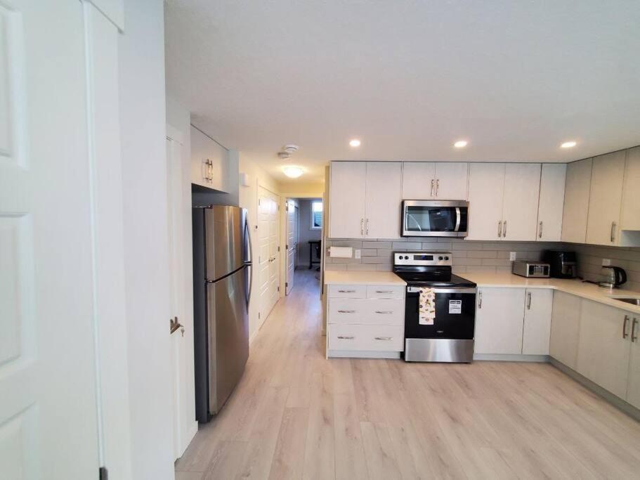 Ferienwohnung Cozy Rockland Park Unit+Parking YYC Exterior foto