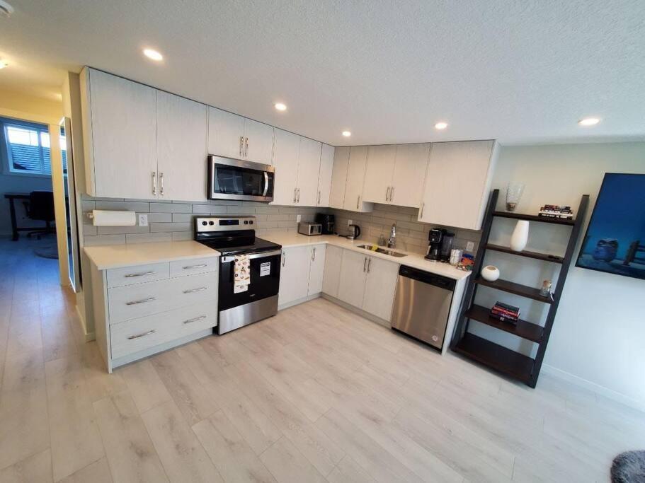 Ferienwohnung Cozy Rockland Park Unit+Parking YYC Exterior foto