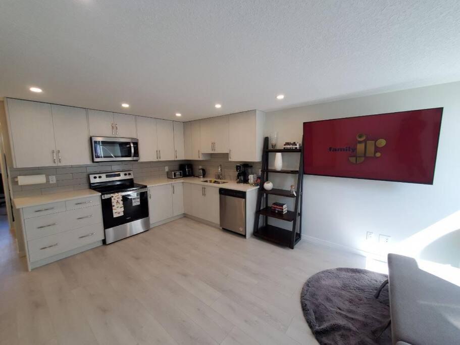 Ferienwohnung Cozy Rockland Park Unit+Parking YYC Exterior foto