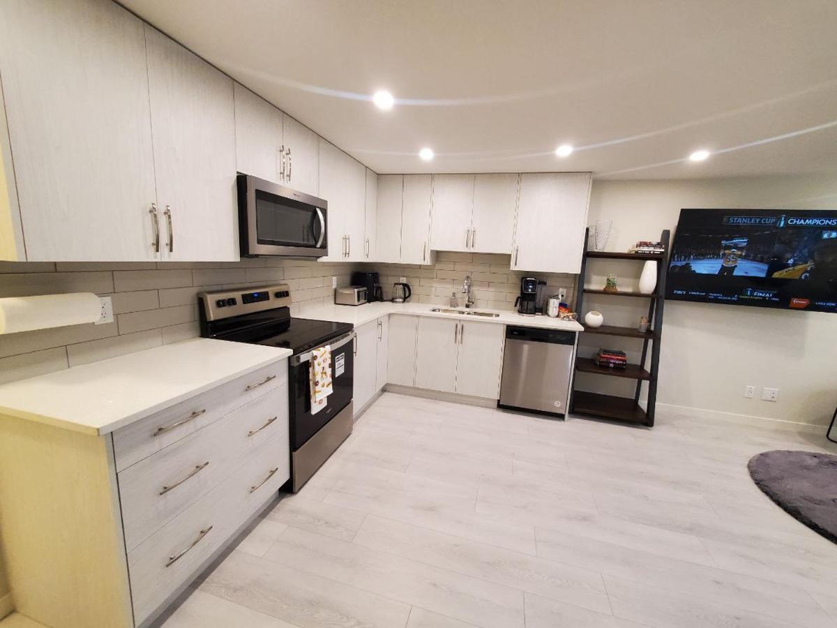 Ferienwohnung Cozy Rockland Park Unit+Parking YYC Exterior foto