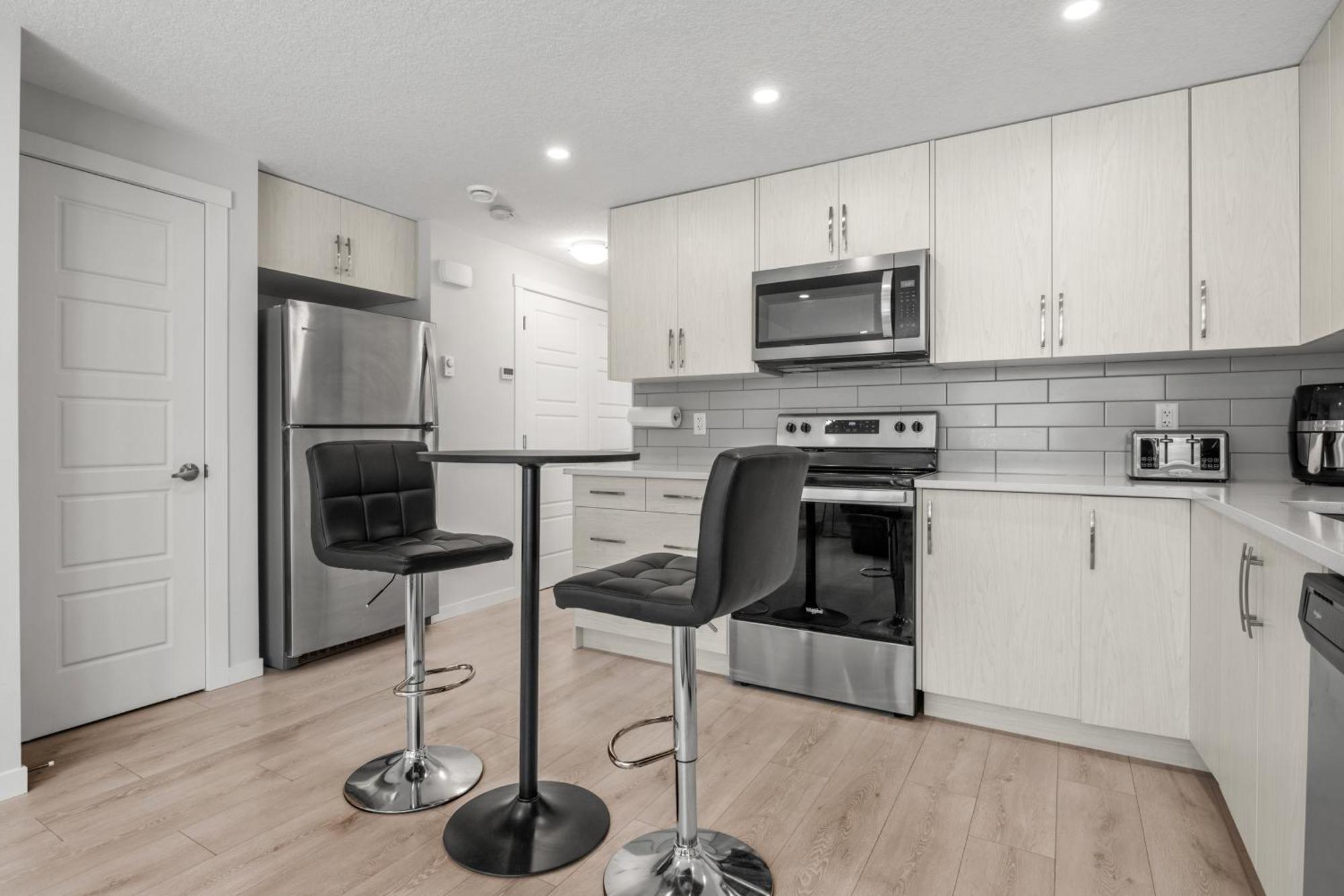 Ferienwohnung Cozy Rockland Park Unit+Parking YYC Exterior foto