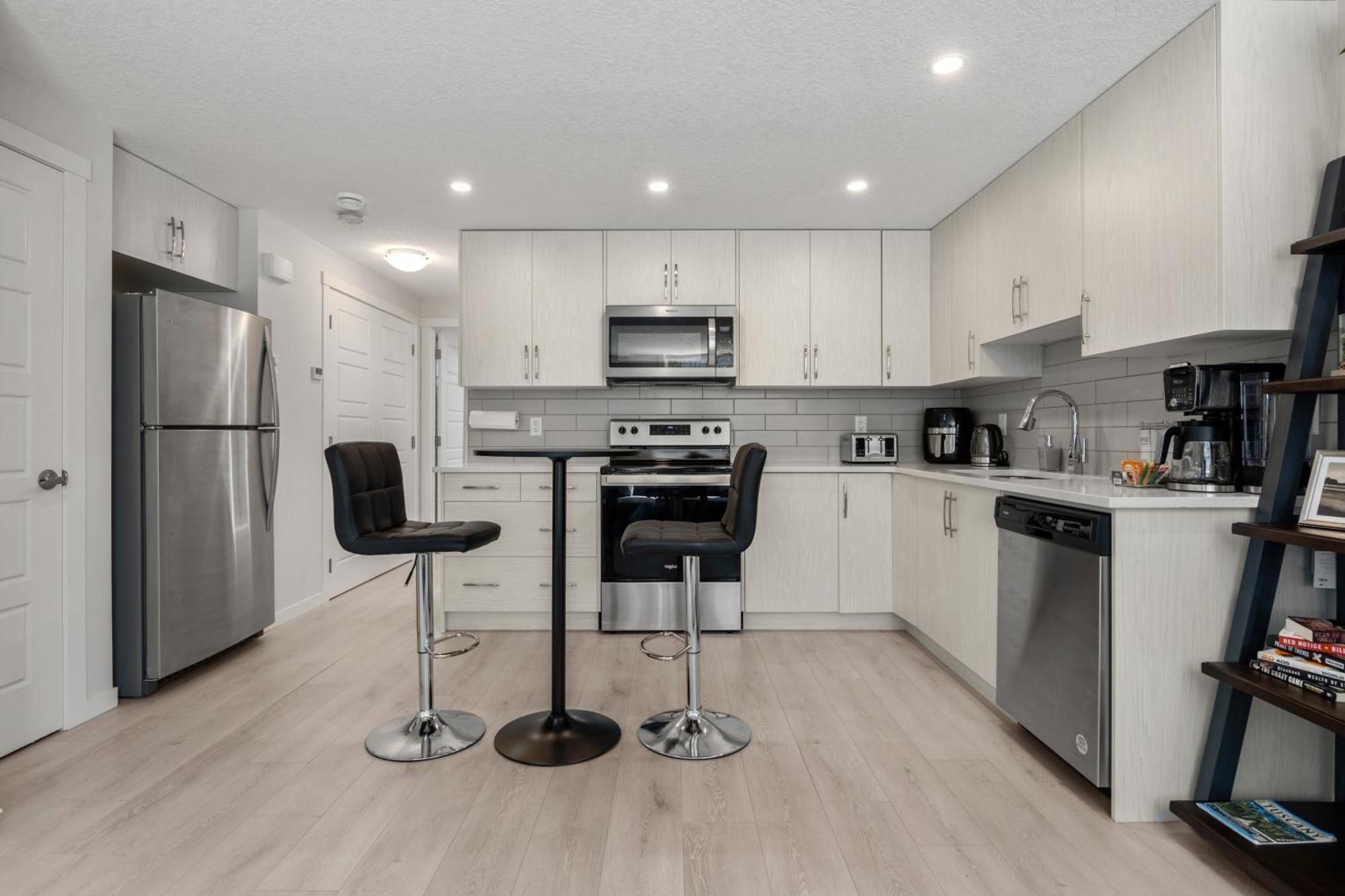 Ferienwohnung Cozy Rockland Park Unit+Parking YYC Exterior foto