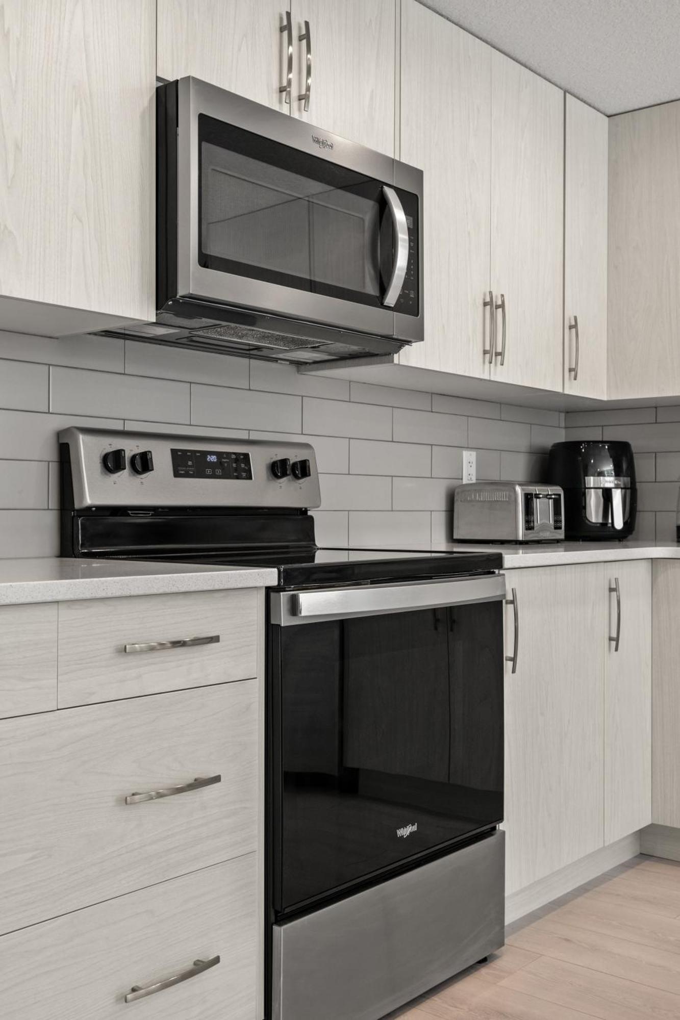 Ferienwohnung Cozy Rockland Park Unit+Parking YYC Exterior foto