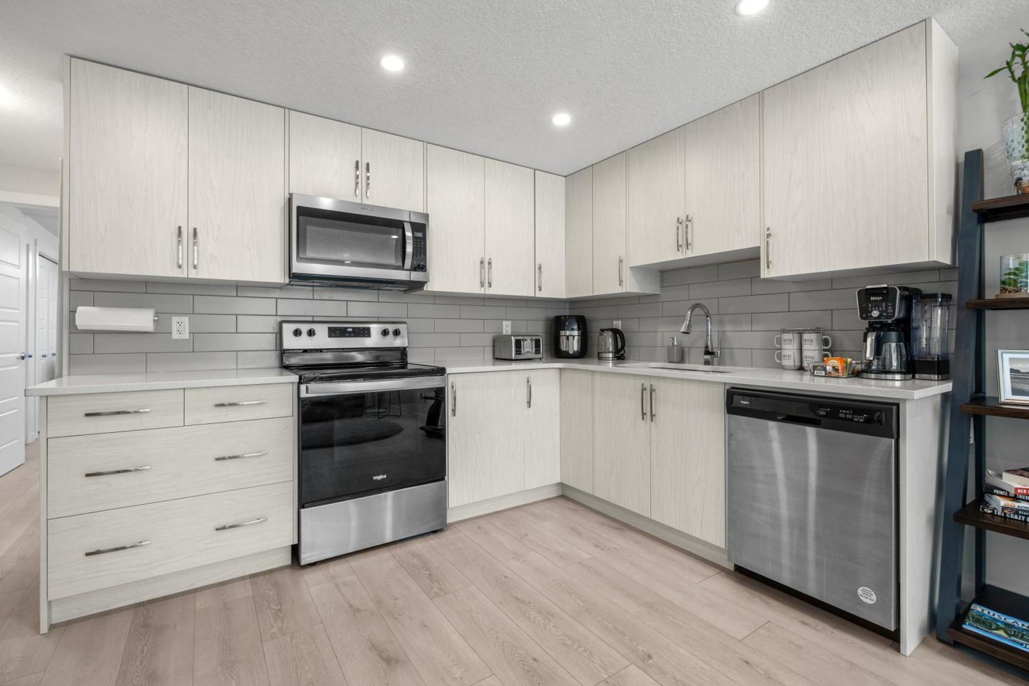 Ferienwohnung Cozy Rockland Park Unit+Parking YYC Exterior foto