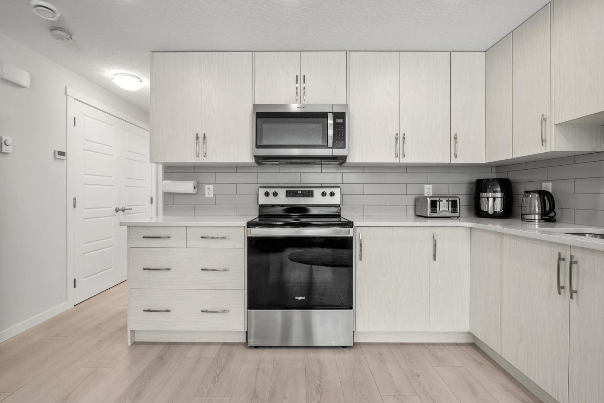 Ferienwohnung Cozy Rockland Park Unit+Parking YYC Exterior foto